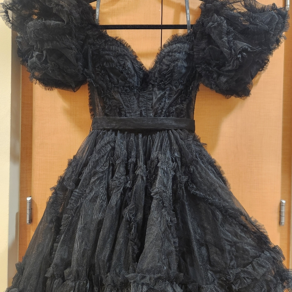 SHERRI HILL BLACK DRESS SIZE 0